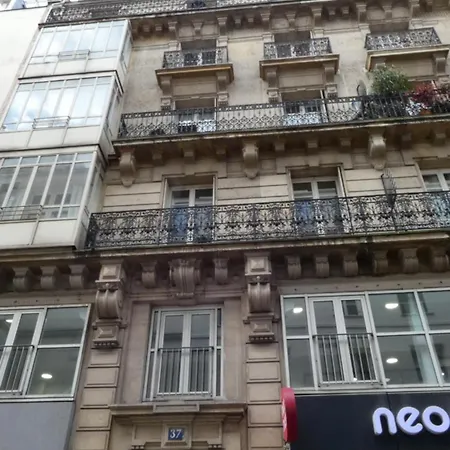 Beautiful Parisian Loft Style In The Heart Of Apartment *